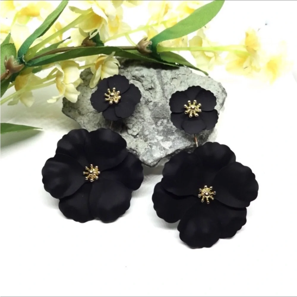 Anthro Black Double Flower Captiva Earrings - Picture 4 of 6